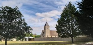 Eglise Saint-Eloi Les Mesnuls 78490 Les Yvelines avant l'agrandissement du cimetière